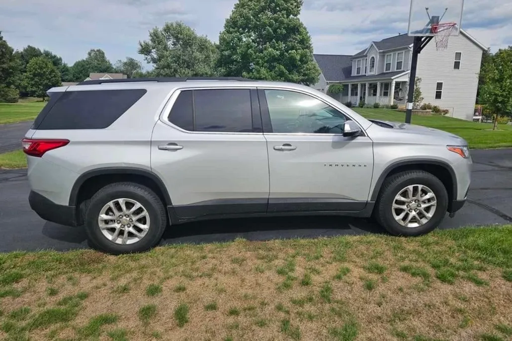 2020 Chevrolet Traverse 1LT photo 1