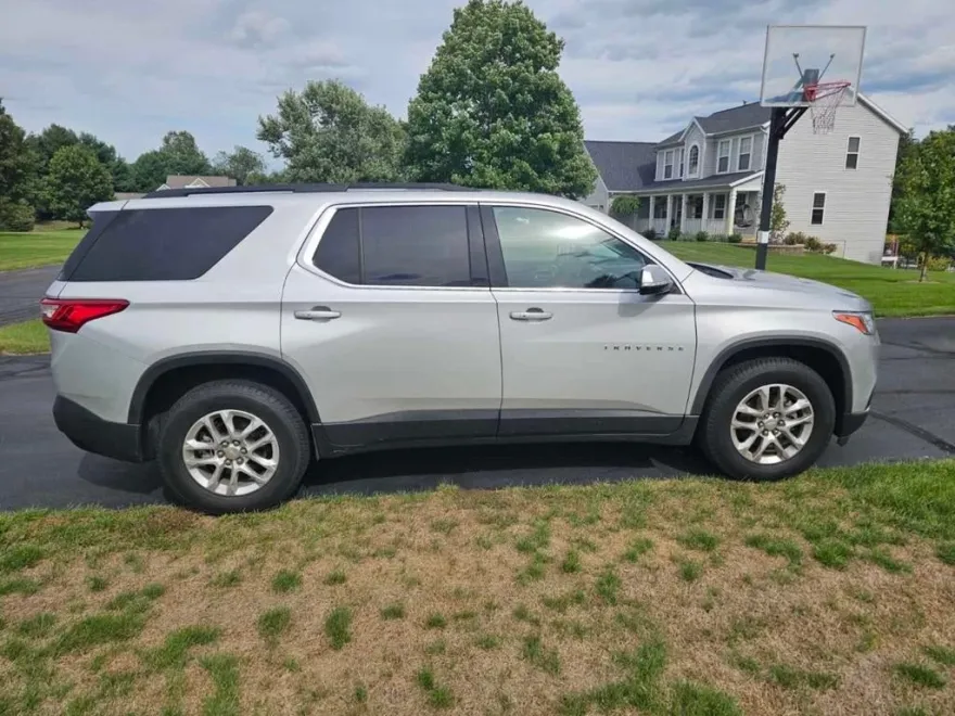 2020 Chevrolet Traverse 1LT photo 1