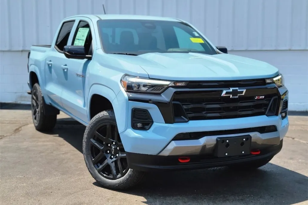 2025 Chevrolet Colorado Z71 photo 1