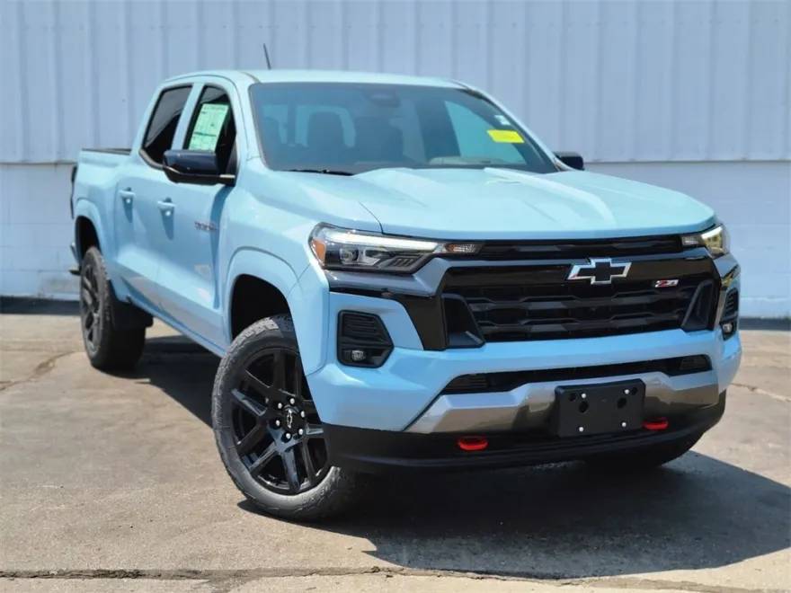 2025 Chevrolet Colorado Z71 photo 1