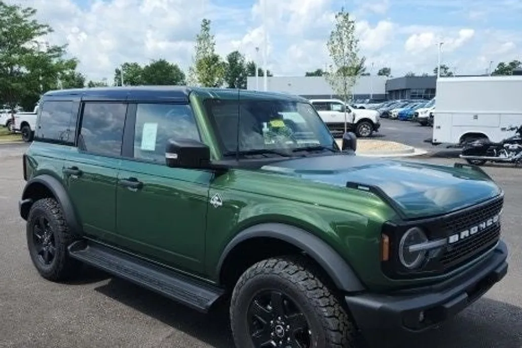 2025 Ford Bronco Outer Banks photo 1
