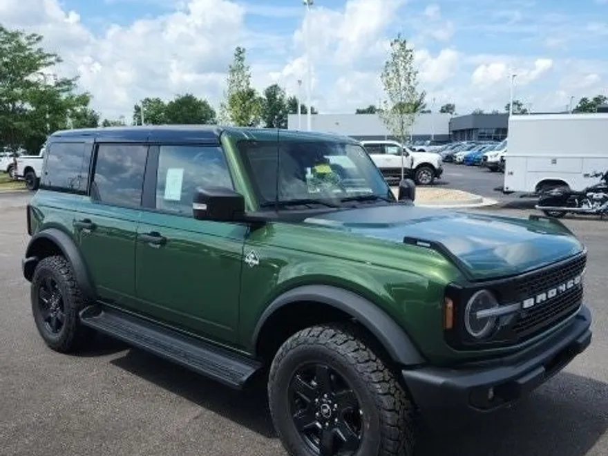 2025 Ford Bronco Outer Banks photo 1