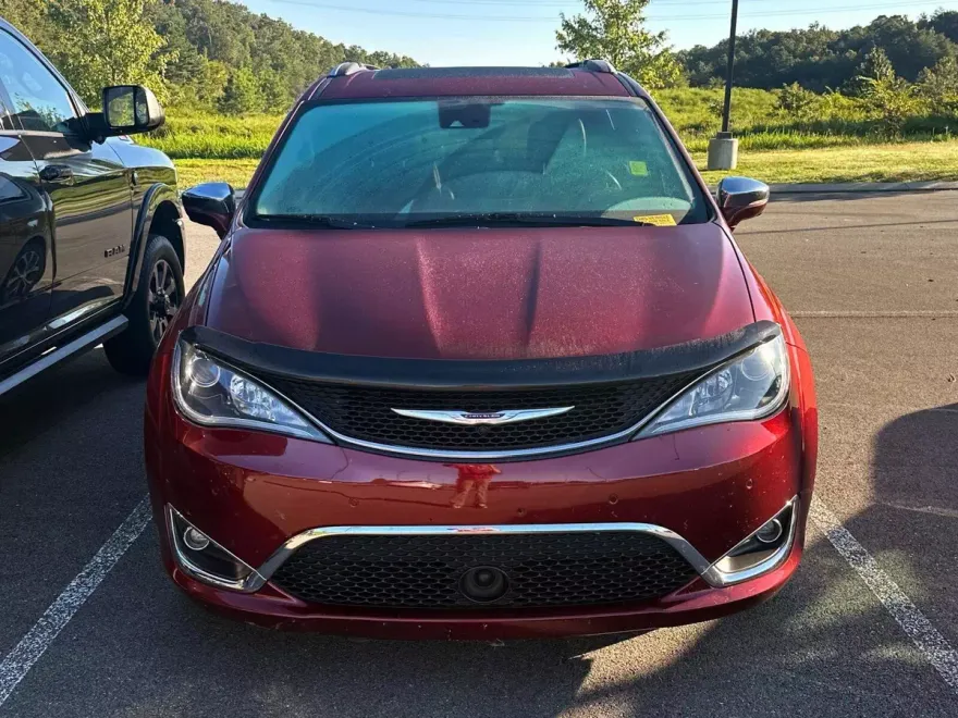 2019 Chrysler Pacifica Limited photo 1