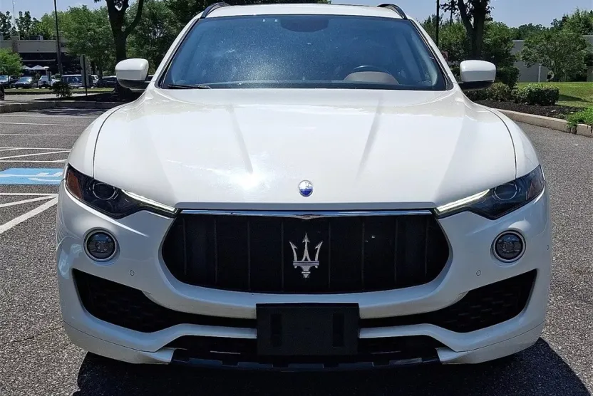 2017 Maserati Levante Base photo 1