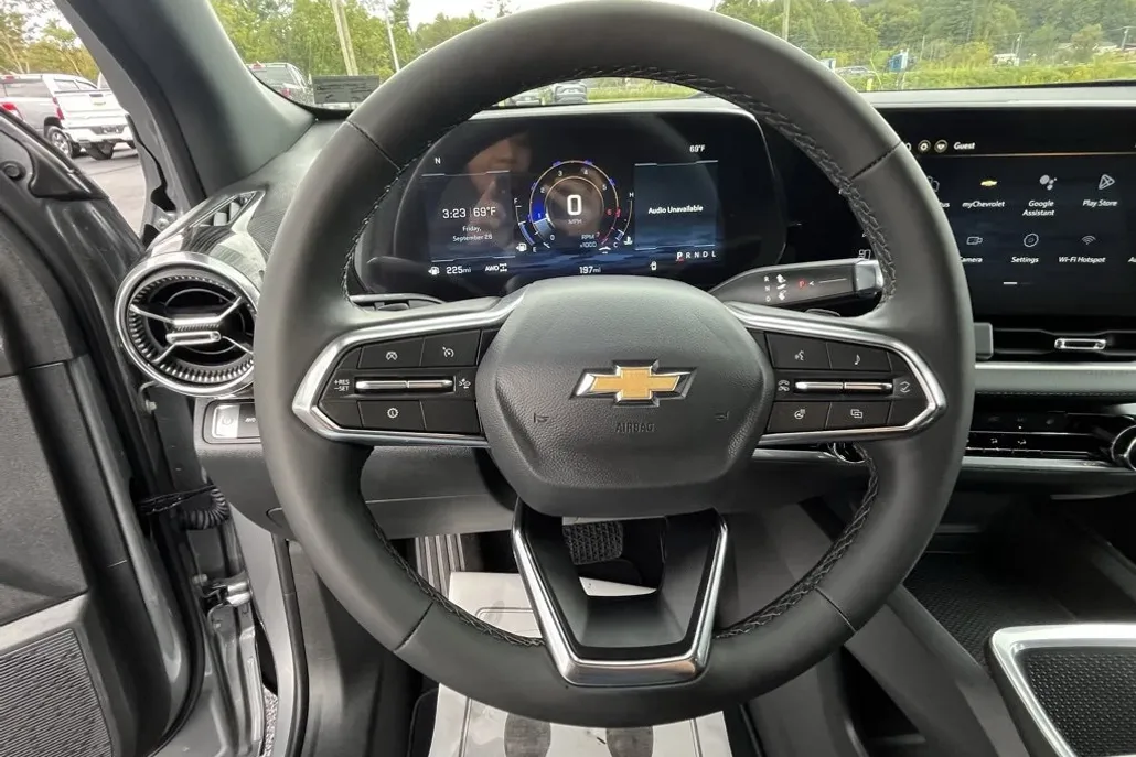 2026 Chevrolet Equinox LT photo 1