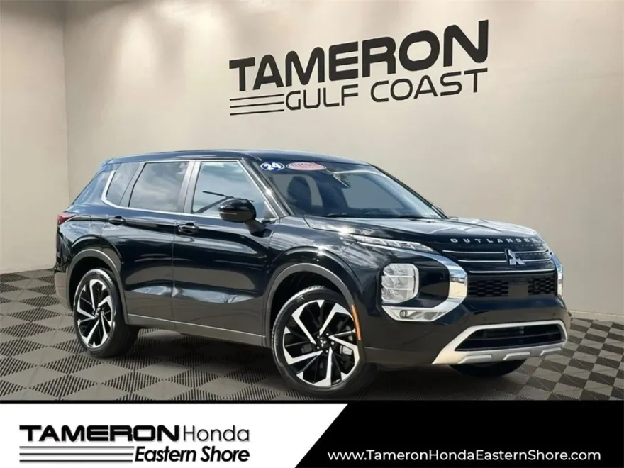 2024 Mitsubishi Outlander SE Black Edition photo 1