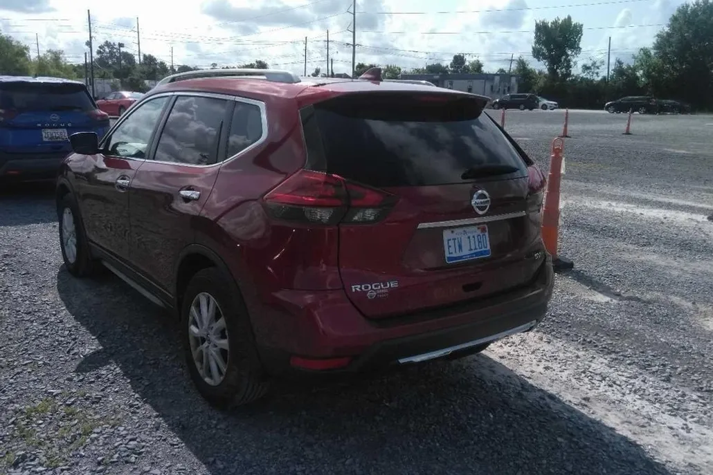 2019 Nissan Rogue SV photo 1