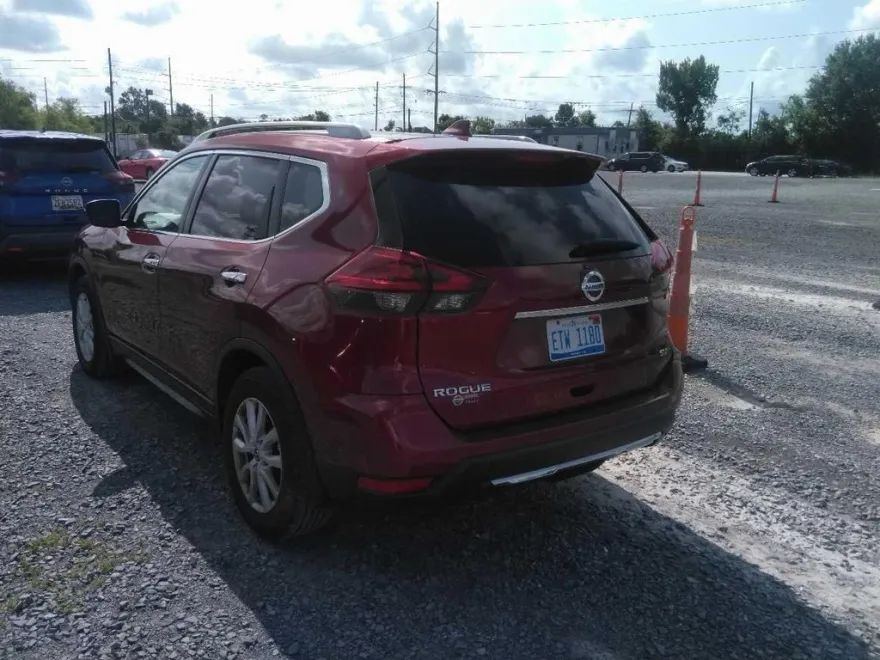 2019 Nissan Rogue SV photo 1