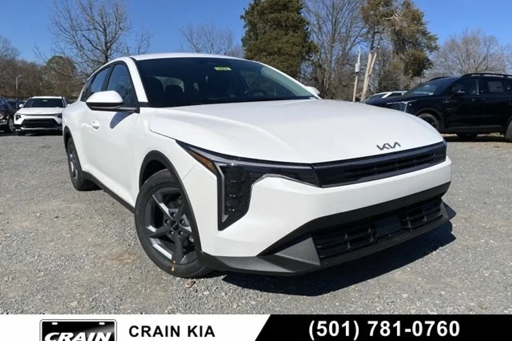 2025 Kia K4 LXS photo 1