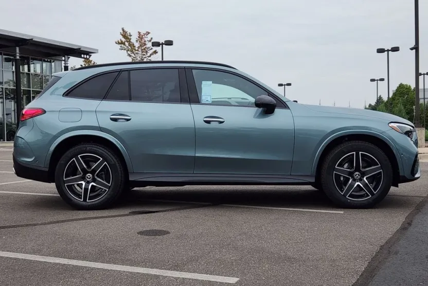 2026 Mercedes Benz GLC 300 4MATIC photo 1