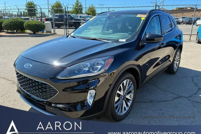 2022 Ford Escape Titanium photo 1