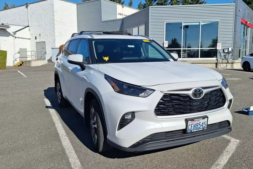 2022 Toyota Highlander XLE photo 1