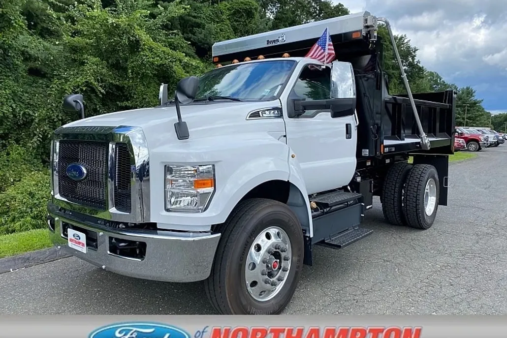 2025 Ford F-650 SuperCab photo 1