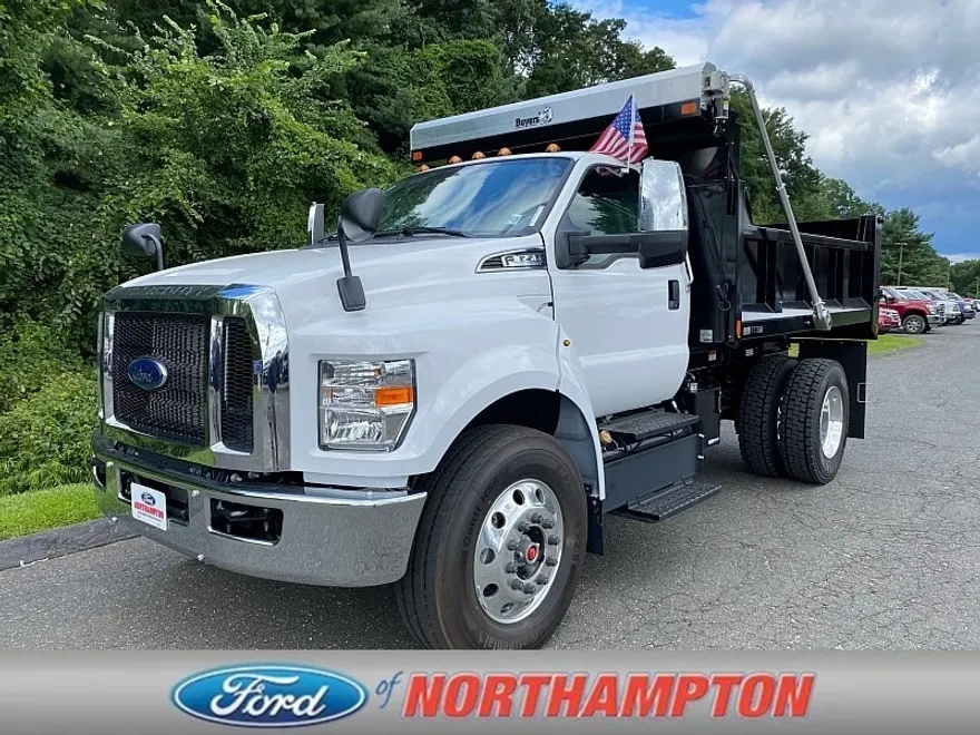 2025 Ford F-650 SuperCab photo 1