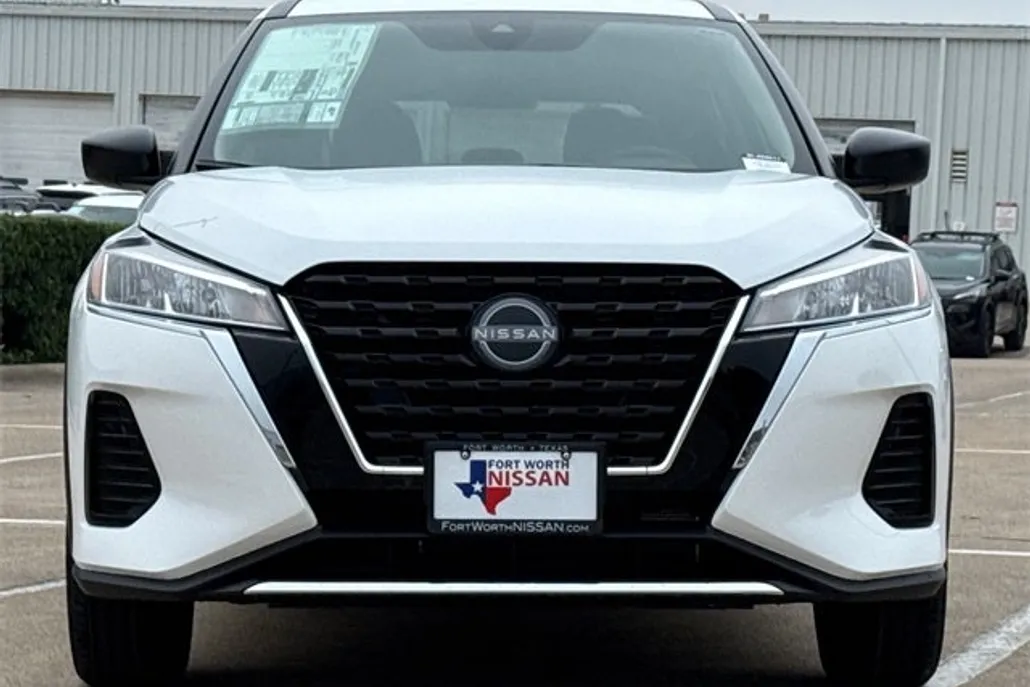 2025 Nissan Kicks Play S photo 1