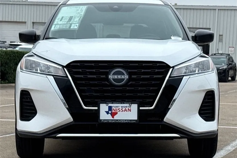 2025 Nissan Kicks Play S photo 1