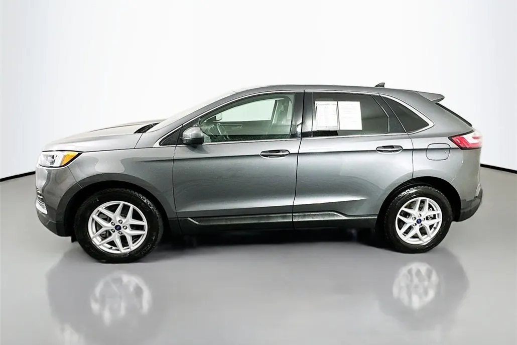 2022 Ford Edge SEL photo 1