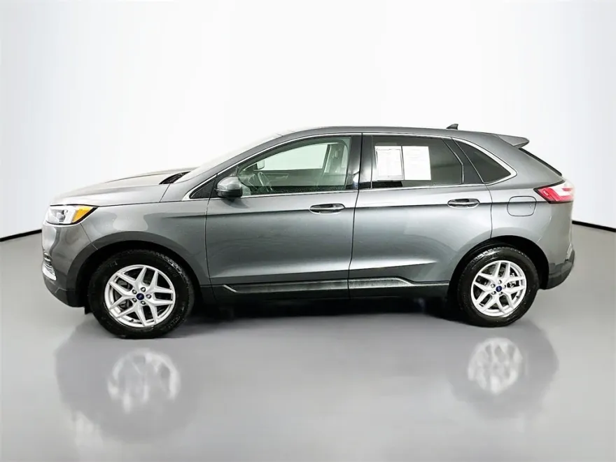 2022 Ford Edge SEL photo 1