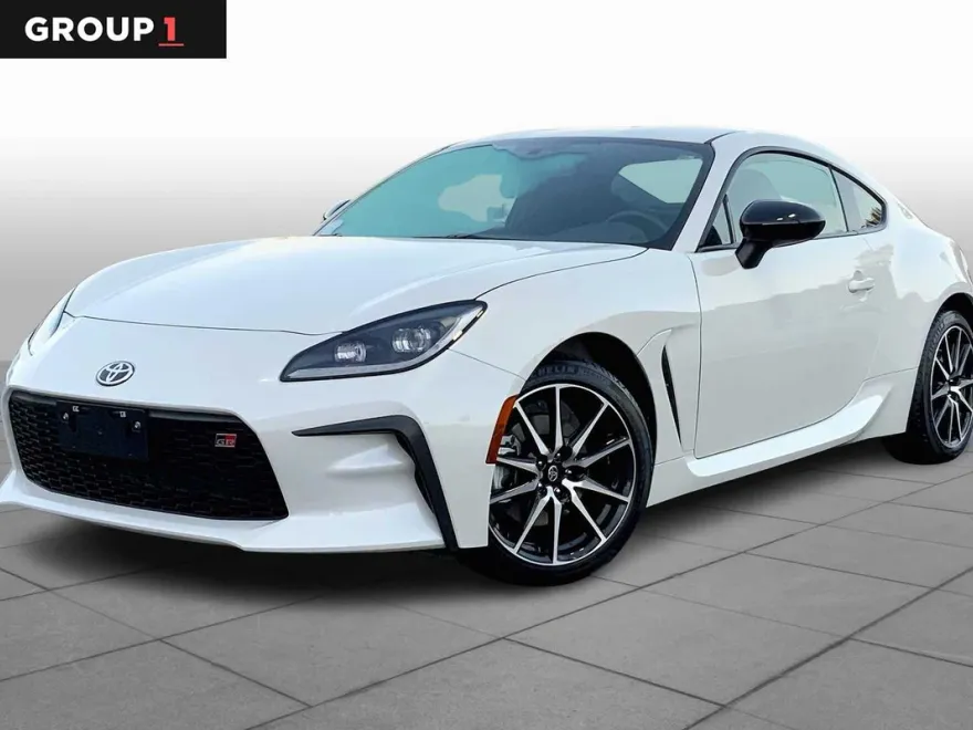 2025 Toyota GR86 photo 1