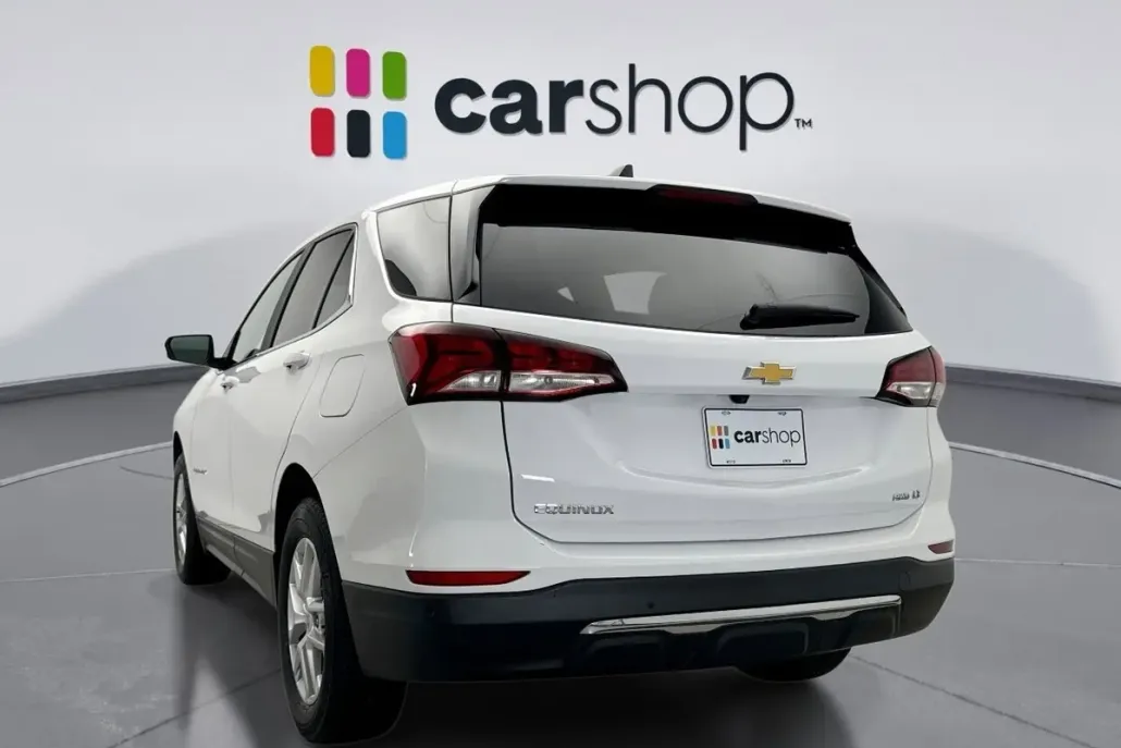 2022 Chevrolet Equinox LT photo 1