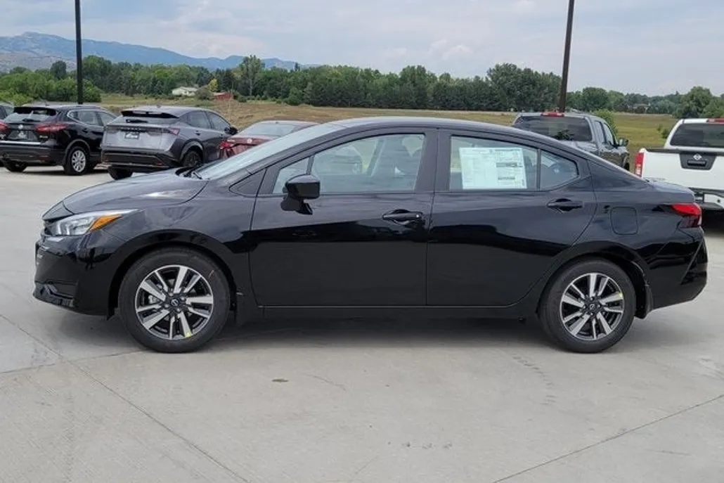 2025 Nissan Versa 1.6 SV photo 1