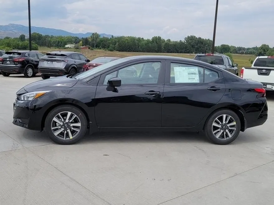 2025 Nissan Versa 1.6 SV photo 1