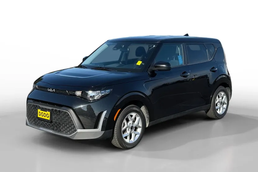 2023 Kia Soul LX photo 1