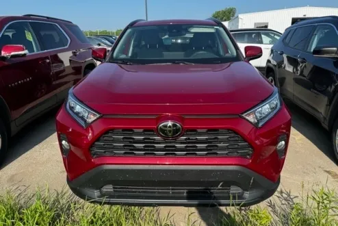 2021 Toyota RAV4 XLE photo 2