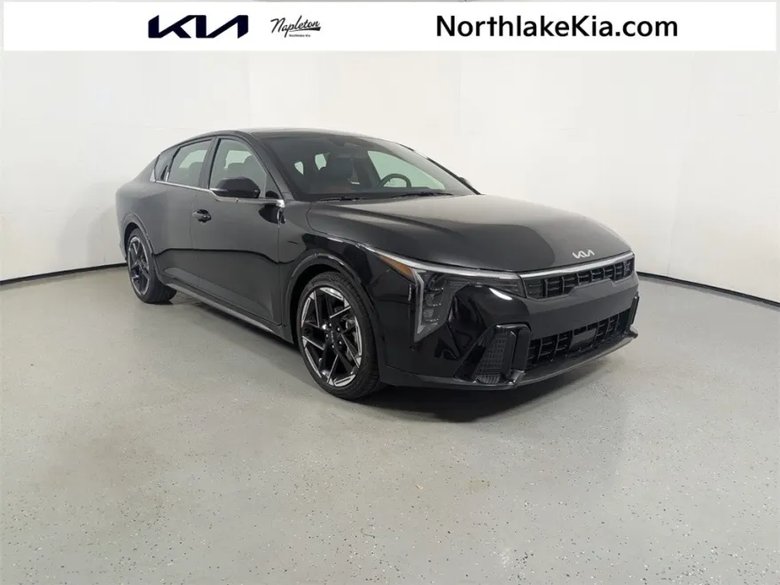 2025 Kia K4 GT-Line photo 2