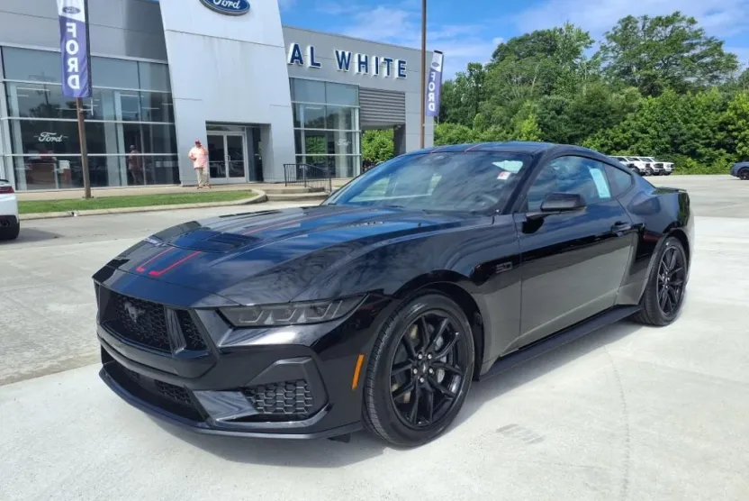 2025 Ford Mustang GT photo 1