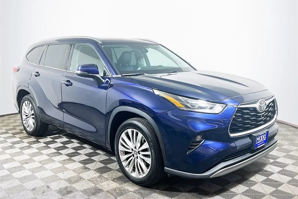 2023 Toyota Highlander Platinum photo 1