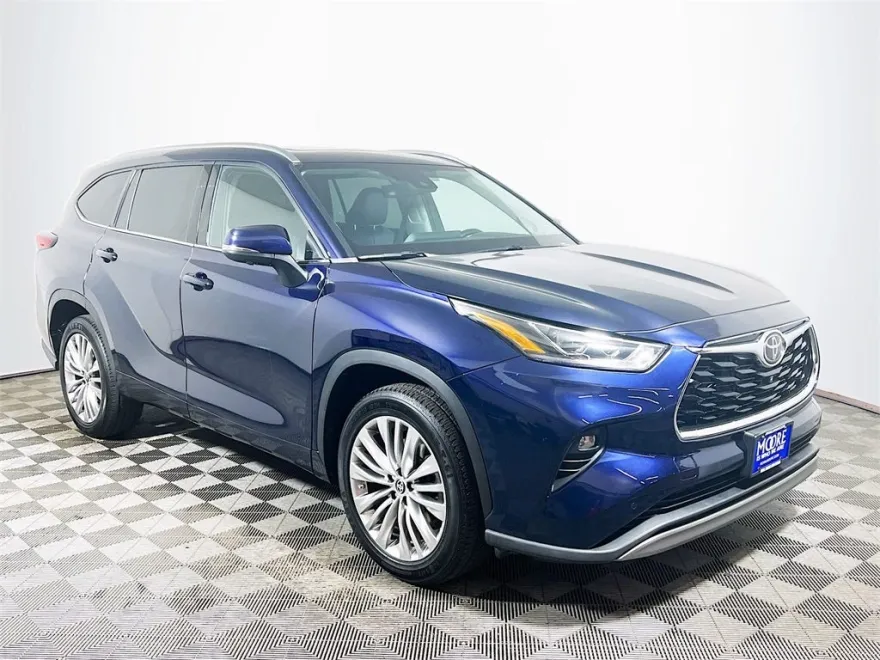 2023 Toyota Highlander Platinum photo 1