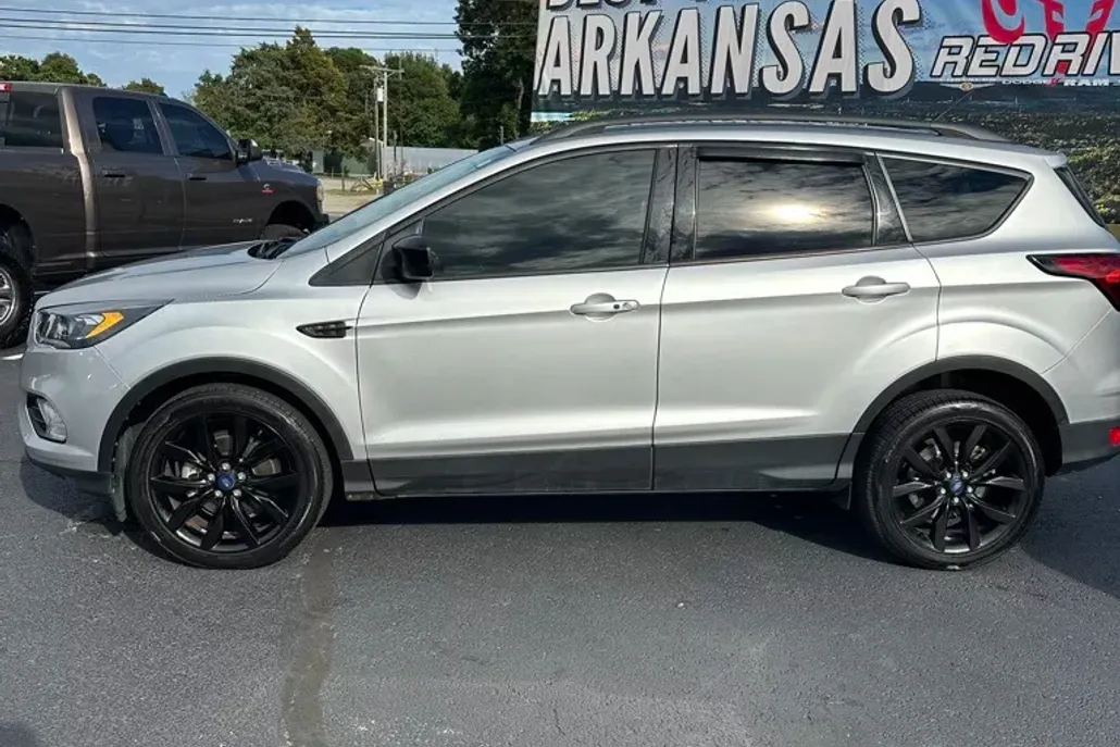 2019 Ford Escape SE photo 1