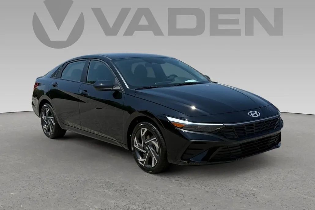 2025 Hyundai Elantra SEL Sport photo 1