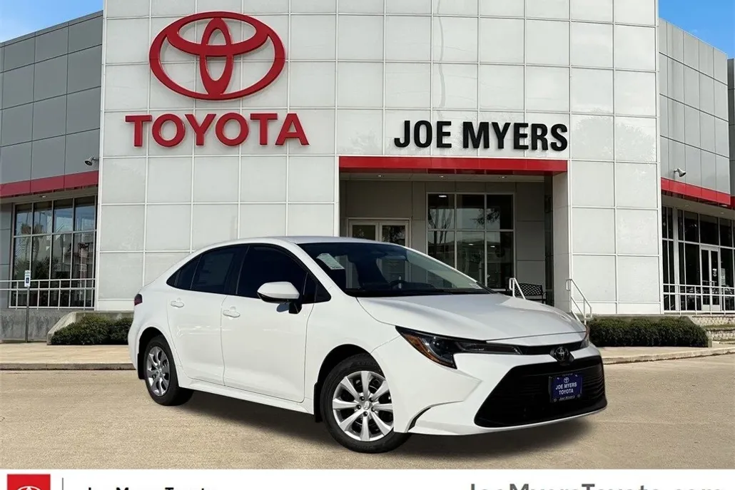 2026 Toyota Corolla LE photo 1