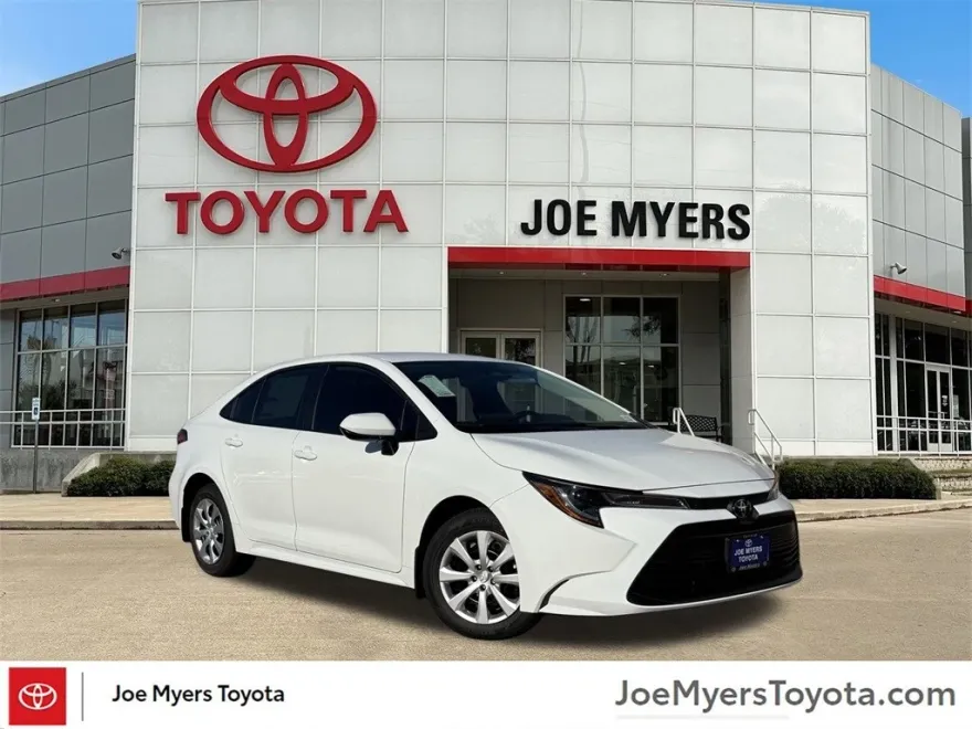 2026 Toyota Corolla LE photo 1