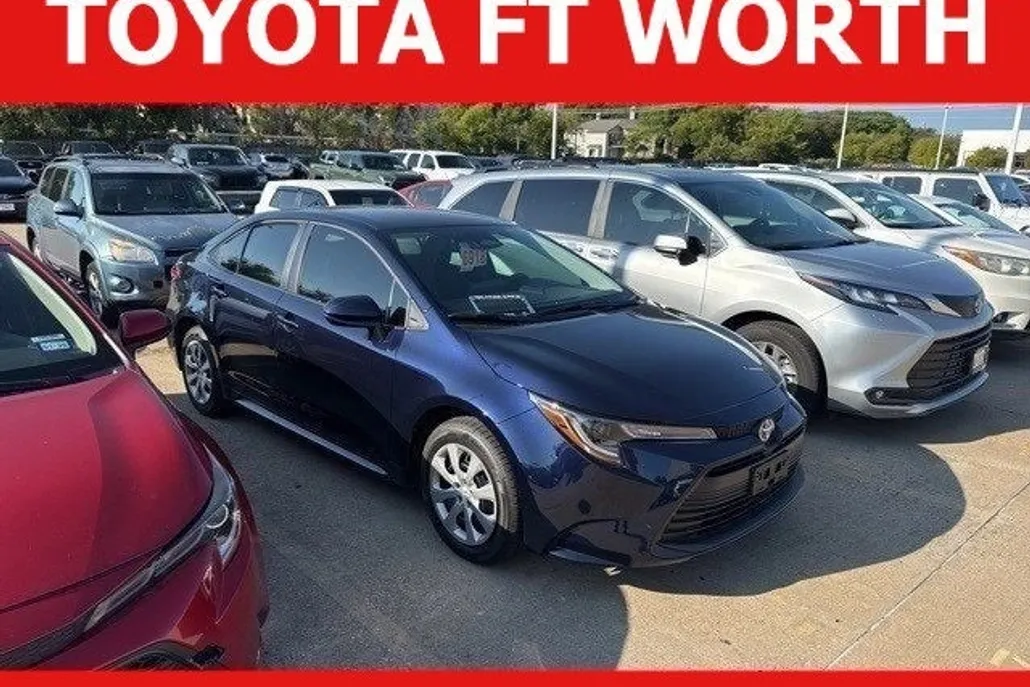 2025 Toyota Corolla LE photo 1