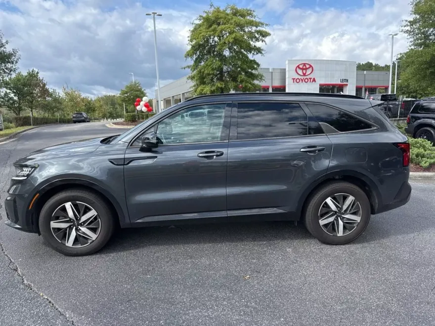 2022 Kia Sorento S photo 1