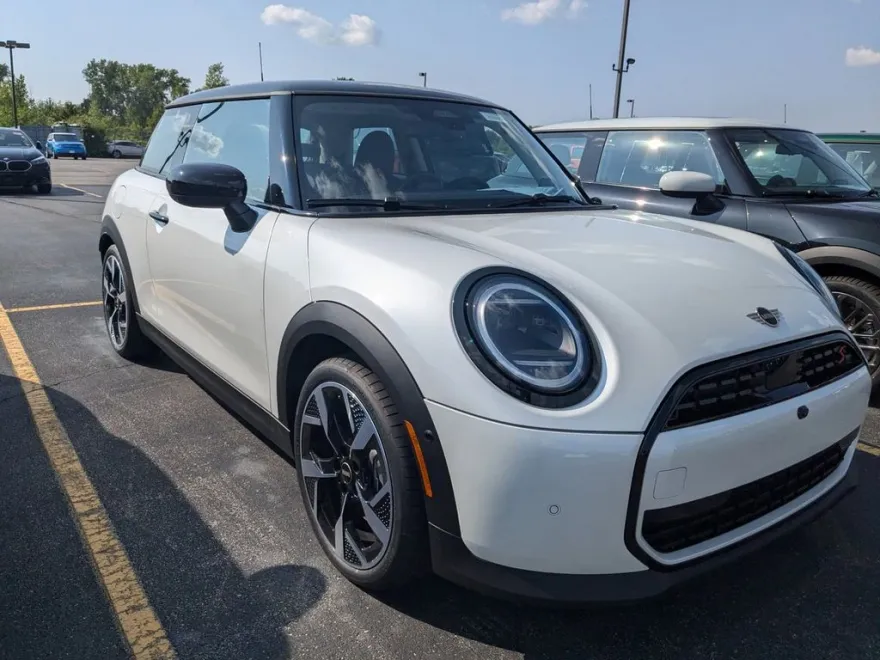2025 Mini Cooper S Hardtop 2 Door Iconic photo 1