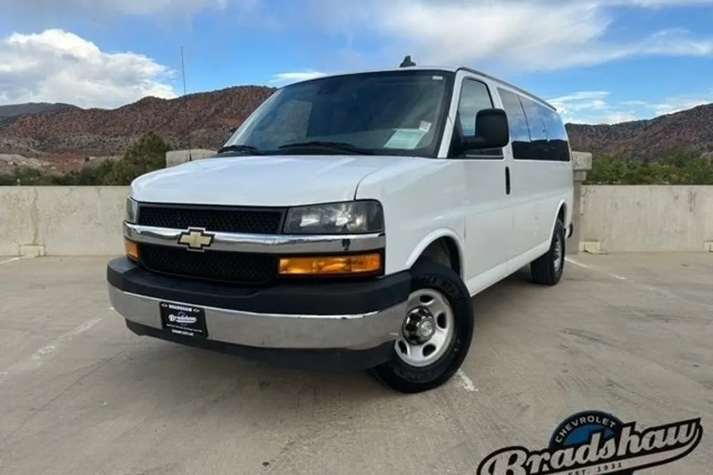 2020 Chevrolet Express 2500 LT Passenger photo 1