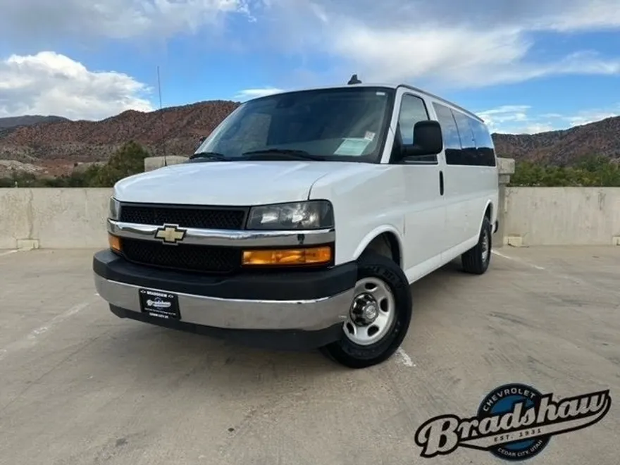 2020 Chevrolet Express 2500 LT Passenger photo 1