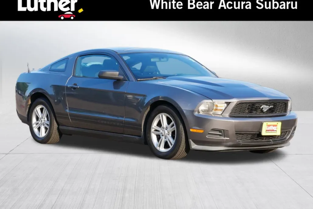2011 Ford Mustang V6 photo 1