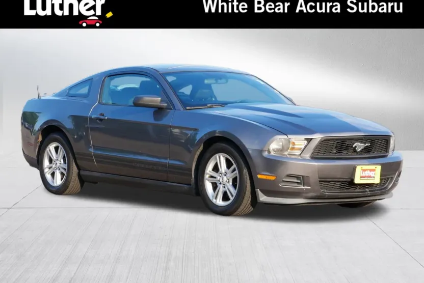 2011 Ford Mustang V6 photo 1