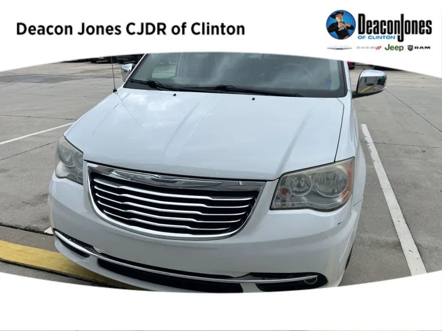 2014 Chrysler Town & Country photo 1