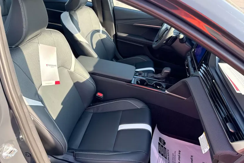 2025 Toyota Camry SE photo 1