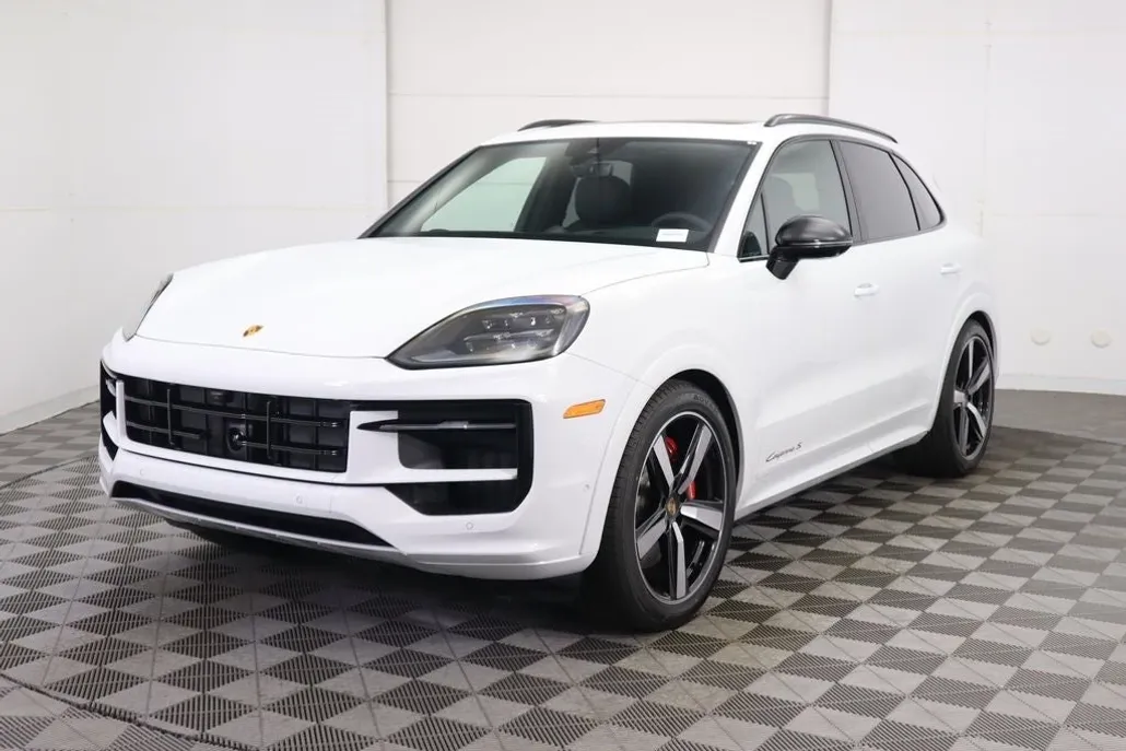 2025 Porsche Cayenne S photo 1