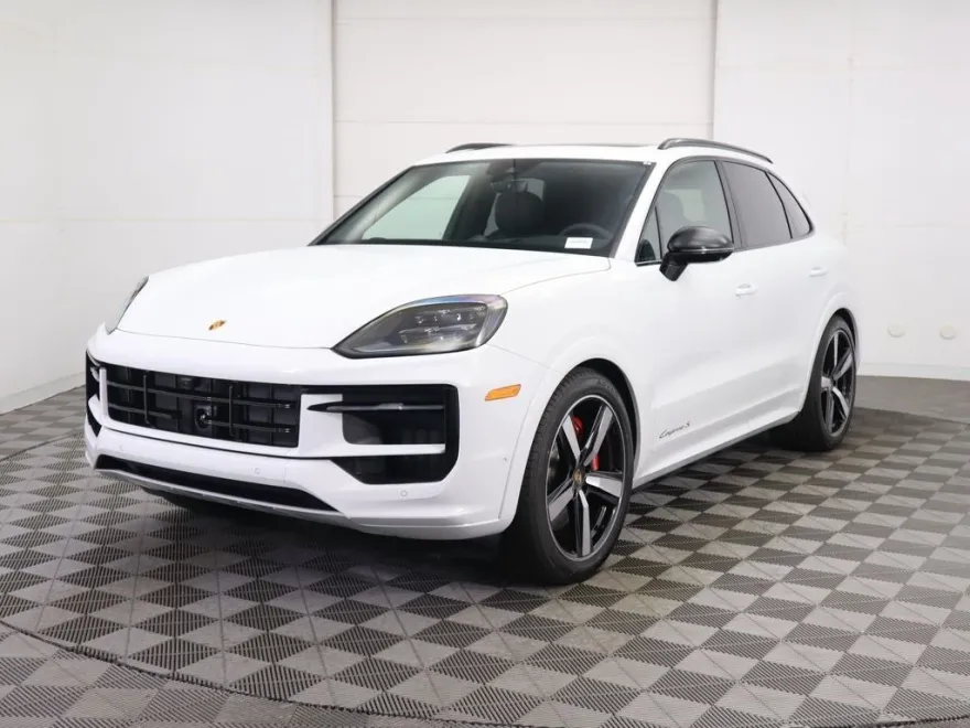 2025 Porsche Cayenne S photo 1