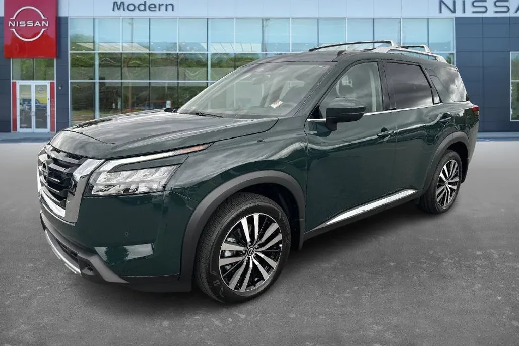2025 Nissan Pathfinder Platinum photo 1