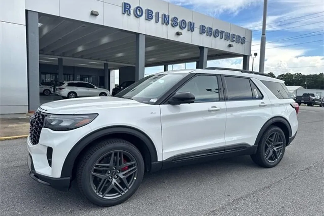 2025 Ford Explorer ST-Line photo 1