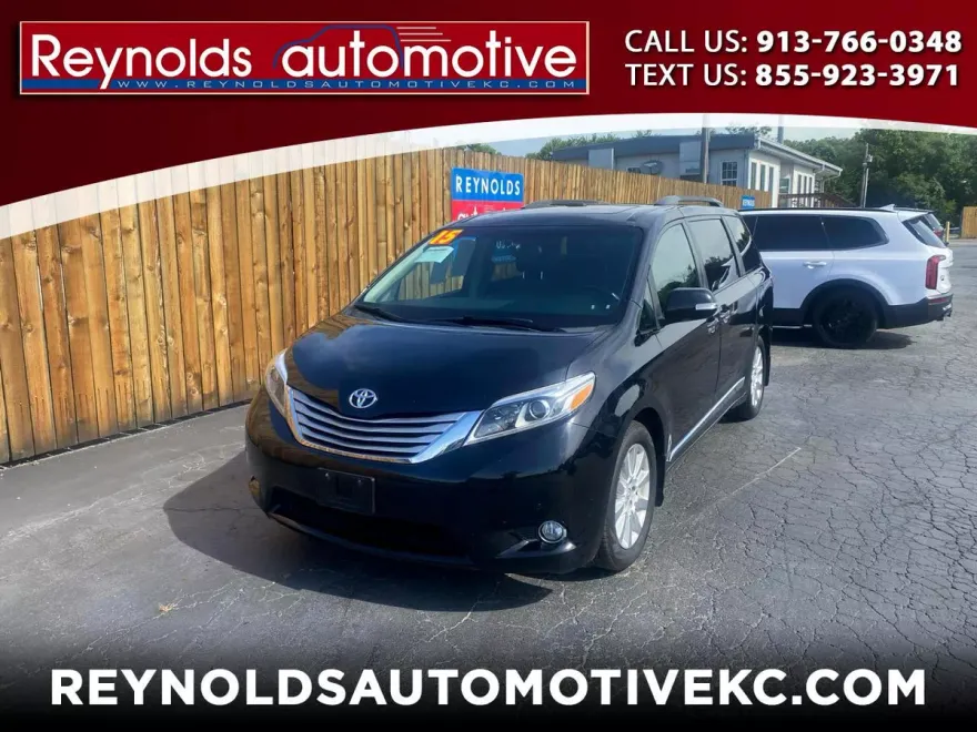 2015 Toyota Sienna XLE photo 1
